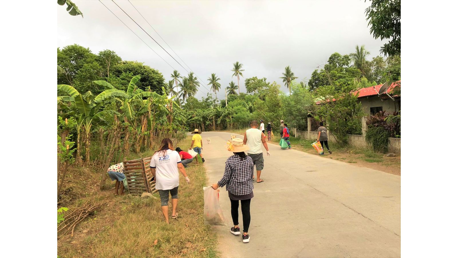 Sitio Ilaya residents during the monthly clean up drive