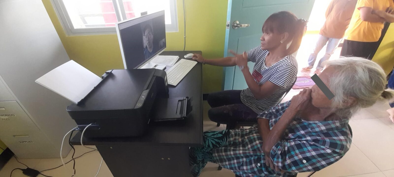 Guided by Nurse Cliff, the BHWs assisted patients in their teleconsultations in Barangay Maasin, Pura, Tarlac